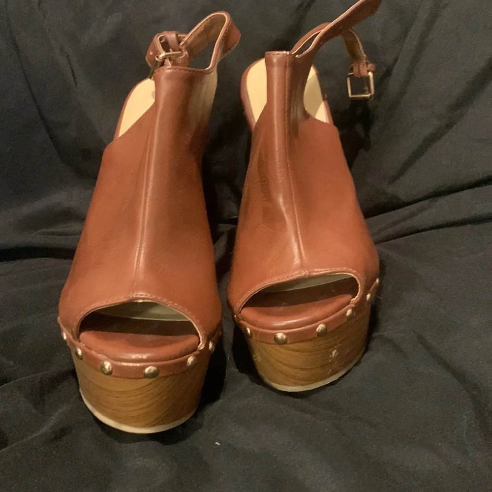 Shoedazzle “Ranka” Wedge - Picture 3 of 4